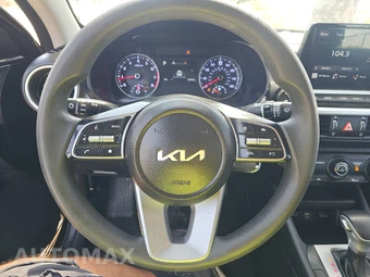 2022 Kia Forte LXS – miniatura 10