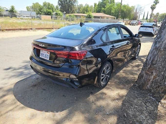2022 Kia Forte LXS – miniatura 4