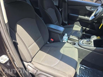 2022 Kia Forte LXS - miniatura 18