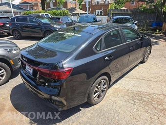 2022 Kia Forte LXS - miniatura 3