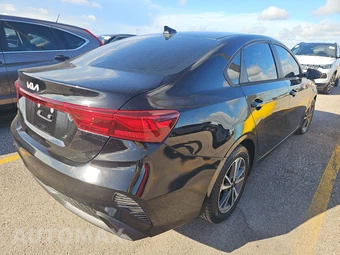 2022 Kia Forte LXS - miniatura 4
