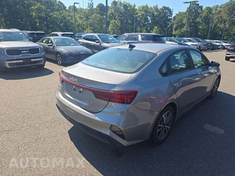 2022 Kia Forte LXS - miniatura 3