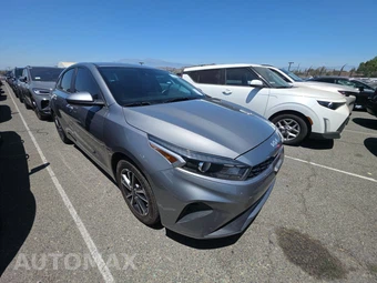 2022 Kia Forte LXS - miniatura 3