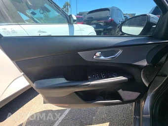 2022 Kia Forte LXS - miniatura 9