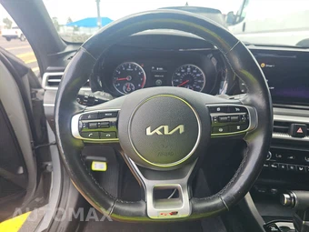 2022 Kia K5 GT-Line – miniatura 10