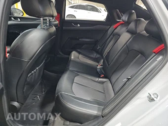 2022 Kia K5 GT-Line – miniatura 9