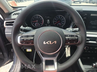 2022 Kia K5 LX – miniatura 10