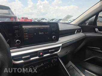 2022 Kia K5 LX – miniatura 11