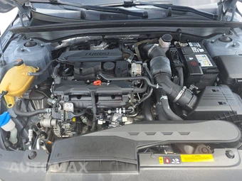 2022 Kia K5 LX – miniatura 15