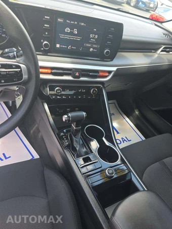 2022 Kia K5 LX – miniatura 10