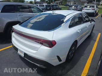 2022 Kia K5 LX – miniatura 3