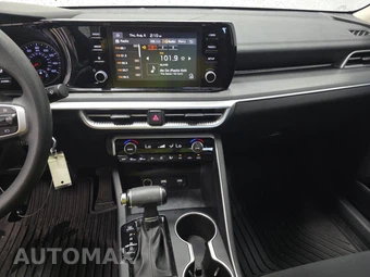 2022 Kia K5 LX - miniatura 11