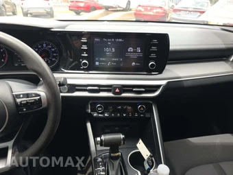 2022 Kia K5 LXS - miniatura 10