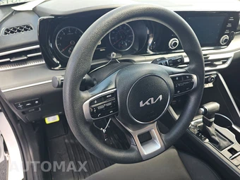 2022 Kia K5 LXS – miniatura 10
