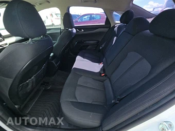 2022 Kia K5 LXS – miniatura 13