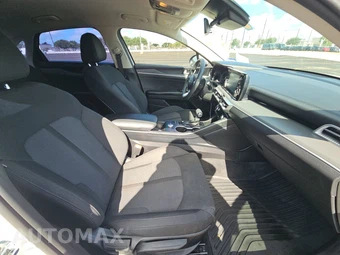 2022 Kia K5 LXS – miniatura 8