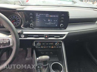 2022 Kia K5 LXS – miniatura 10