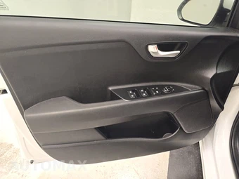 2022 Kia Rio S Sedan - miniatura 9
