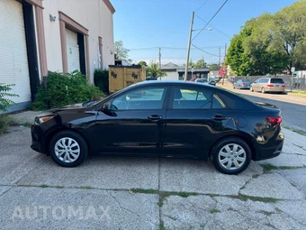 2022 Kia Rio S Sedan - miniatura 4