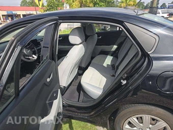 2022 Kia Rio S Sedan - miniatura 10