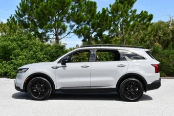 2022 Kia Sorento X-Line S - miniatura 3