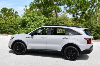 2022 Kia Sorento X-Line S - miniatura 4