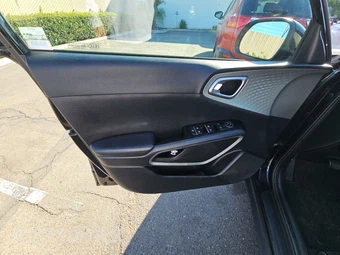 2022 Kia Soul LX - miniatura 9