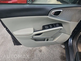 2022 Kia Soul LX - miniatura 9