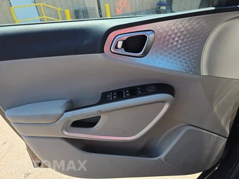 2022 Kia Soul LX - miniatura 9