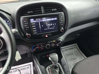 2022 Kia Soul LX - miniatura 10