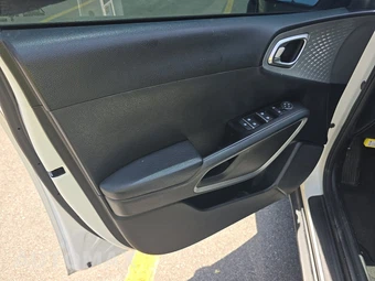 2022 Kia Soul LX - miniatura 9