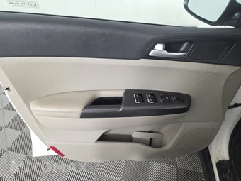 2022 Kia Sportage LX - miniatura 9