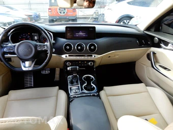 2022 Kia Stinger GT-Line - miniatura 17