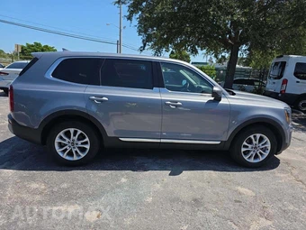 2022 Kia Telluride LX - miniatura 4
