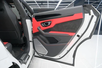2022 Lamborghini Urus Base – miniatura 28