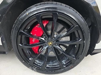 2022 Lamborghini Urus – miniatura 9