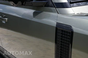 2022 Land Rover Defender 110 S - miniatura 11