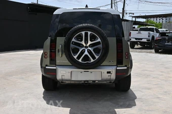 2022 Land Rover Defender 110 S - miniatura 4