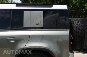 2022 Land Rover Defender 110 S - miniatura 8