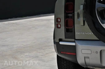 2022 Land Rover Defender 110 S - miniatura 9