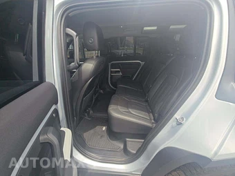 2022 Land Rover Defender 110 S – miniatura 13