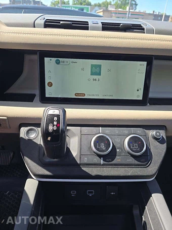 2022 Land Rover Defender 110 S – miniatura 10