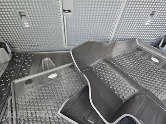 2022 Land Rover Defender 110 SE – miniatura 14