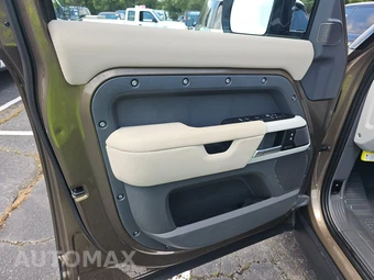 2022 Land Rover Defender 110 SE – miniatura 9