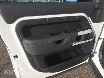2022 Land Rover Defender 110 X-Dynamic SE - miniatura 9
