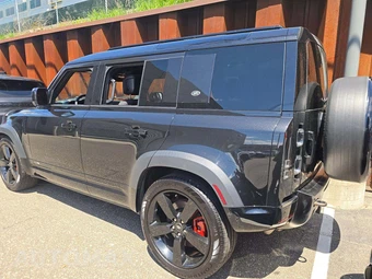 2022 Land Rover Defender 110 X – miniatura 2