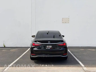 2022 Lexus ES 300h – miniatura 10