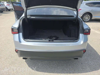 2022 Lexus IS 300 - miniatura 8