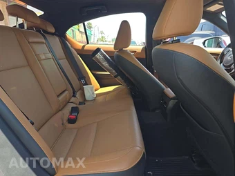 2022 Lexus IS 300 – miniatura 16