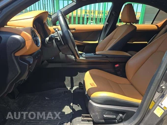 2022 Lexus IS 300 – miniatura 6